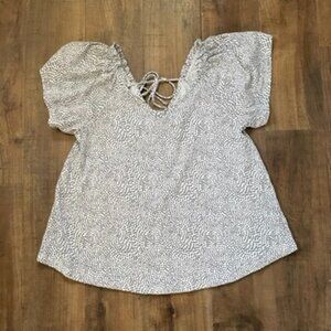 Bobeau Gray Dot Print Short Sleeve Tie Back Top Size Small Soft Stretch